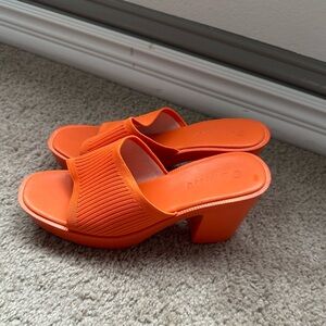 Cuccoo block sandals